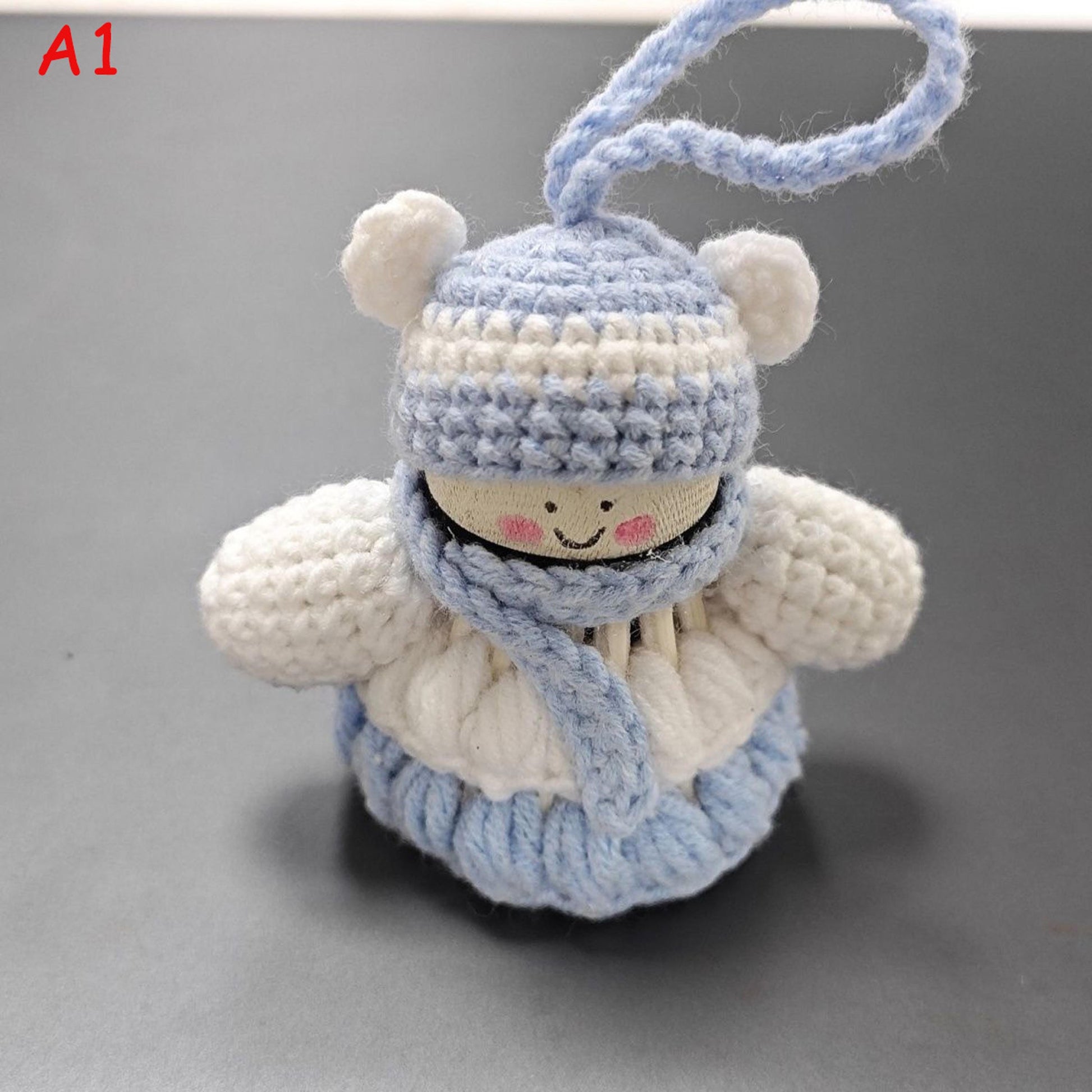Handmade Crochet Shuttlecock Snowman Keychain, Cute Knitted Amigurumi Doll, Baby Bag Charm, Phone Charm, Gift for Kids