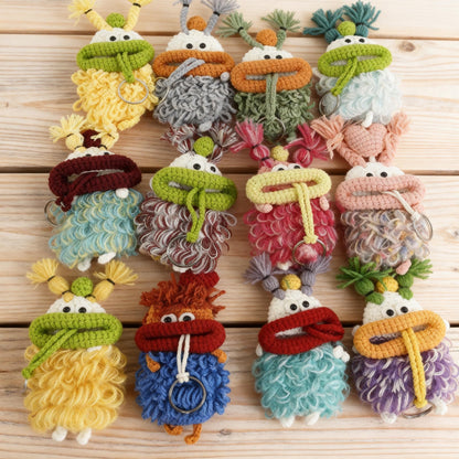 Handmade Knitted Sausage Lips Car Key Cover, Crochet Yarn Key Protector, Cute Big Mouth Girl Bag Charm, Handwoven Key Holder, Gift for Her